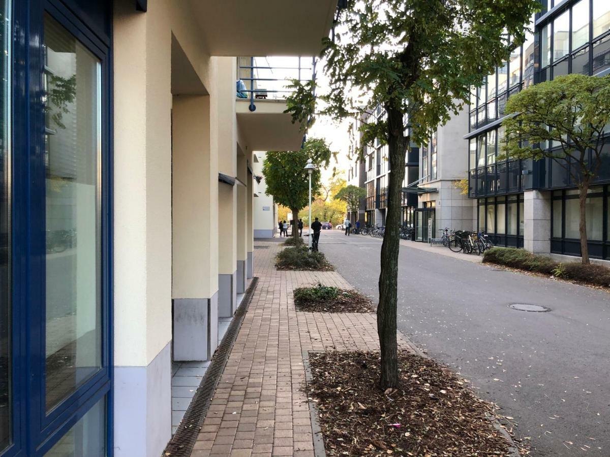 Sonnige Wohnung Im Zentrum Mit Terrasse U Tiefgarage - Netflix & Prime Leipzig Dış mekan fotoğraf
